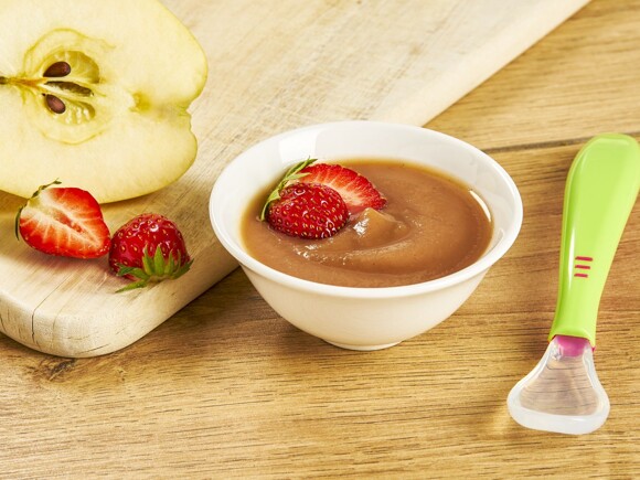 Compote pomme fraise pour bébé - une recette de Régalez Bébé
