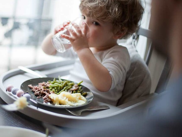 Quelles astuces quand bébé refuse de manger ?