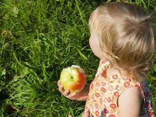 L’introduction des fruits dans l’alimentation de bébé