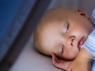 Lit bébé : comment choisir son premier lit ?