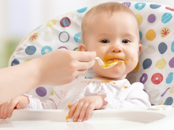 A quel âge bébé commence les petits pots