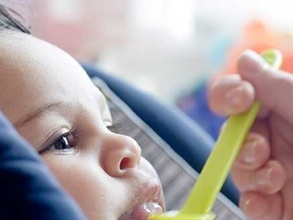 Bébé refuse de manger ? Nos astuces pour le faire manger